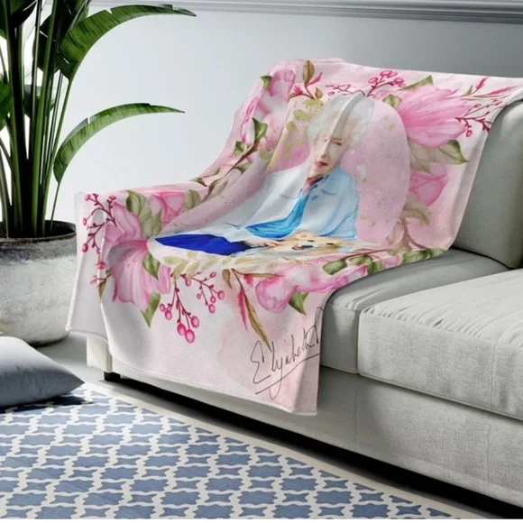 π Queen Elizabeth II art, queen memorial throw, wall art, floral gift, blanket - Picture 2 of 12
